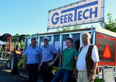 Jan van de Geer, Ben Vernooij, Robert van de Geer en Theo van Wikselaar van GeerTech voor de compost doseerwagen.